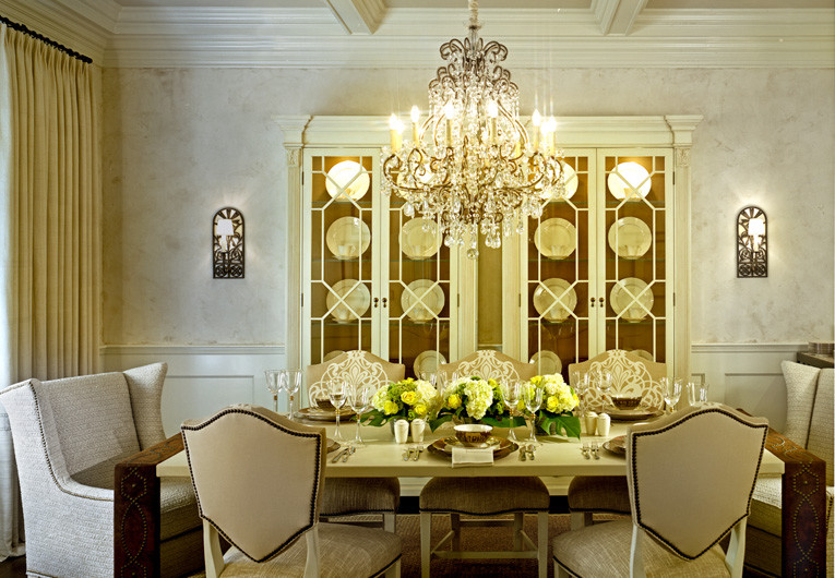 This is an example of a traditional dining room in Detroit.