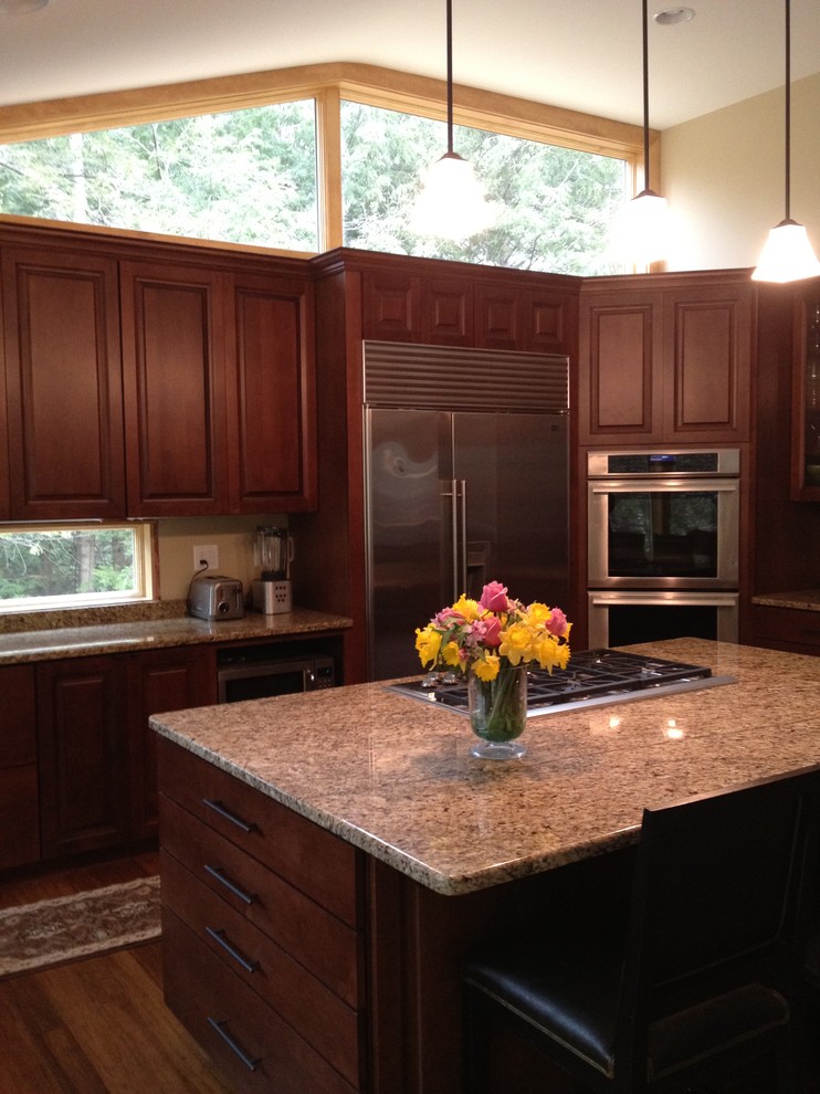 Kitchen - large transitional kitchen idea in Boston