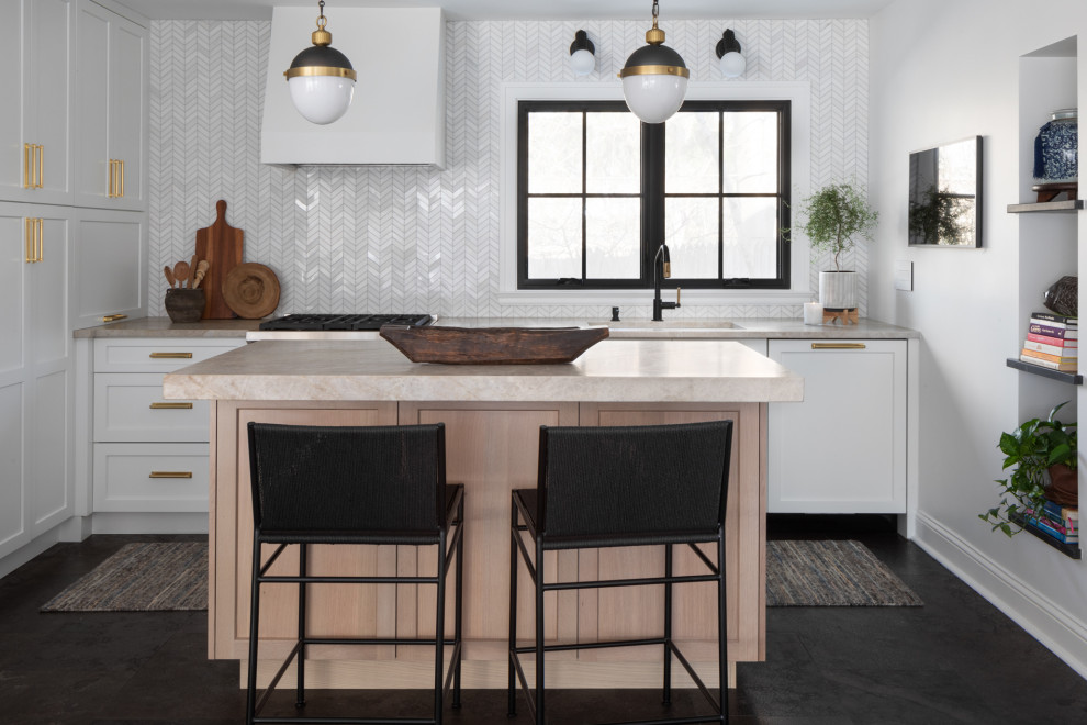 Mid-sized transitional kitchen photo in Chicago