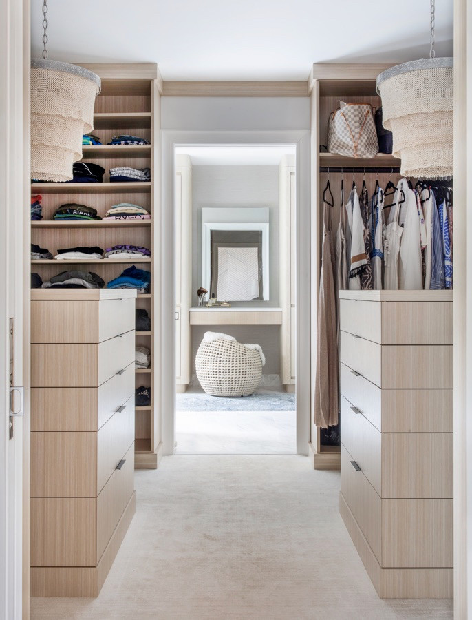 Inspiration for a transitional closet remodel in New York