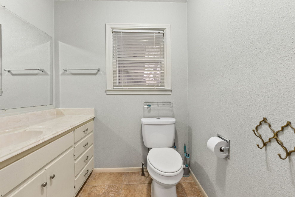 College St - Secondary Bath Before