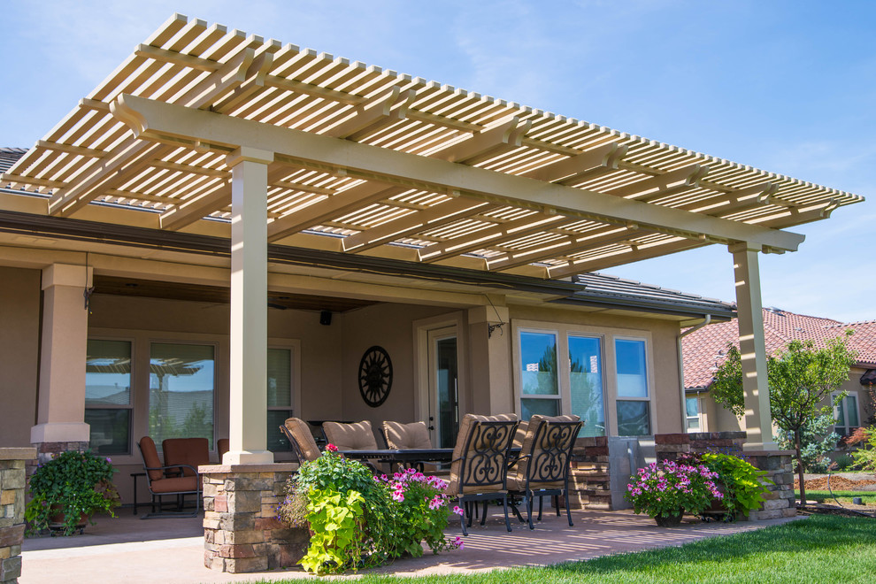 Inspiration for a modern backyard patio with a pergola.
