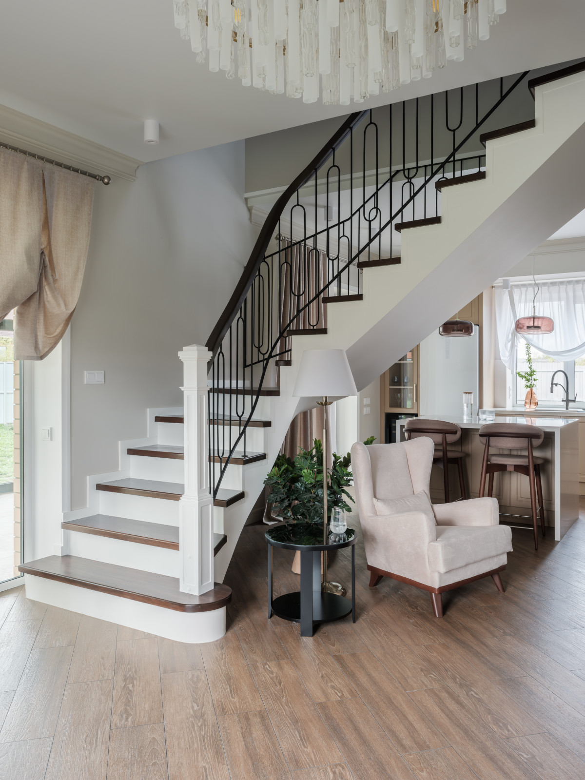 Двухэтажный дом с террасой площадью 170 м²