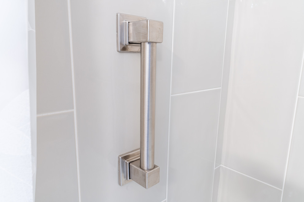 Calming Berkeley Hills Upstairs Bathroom