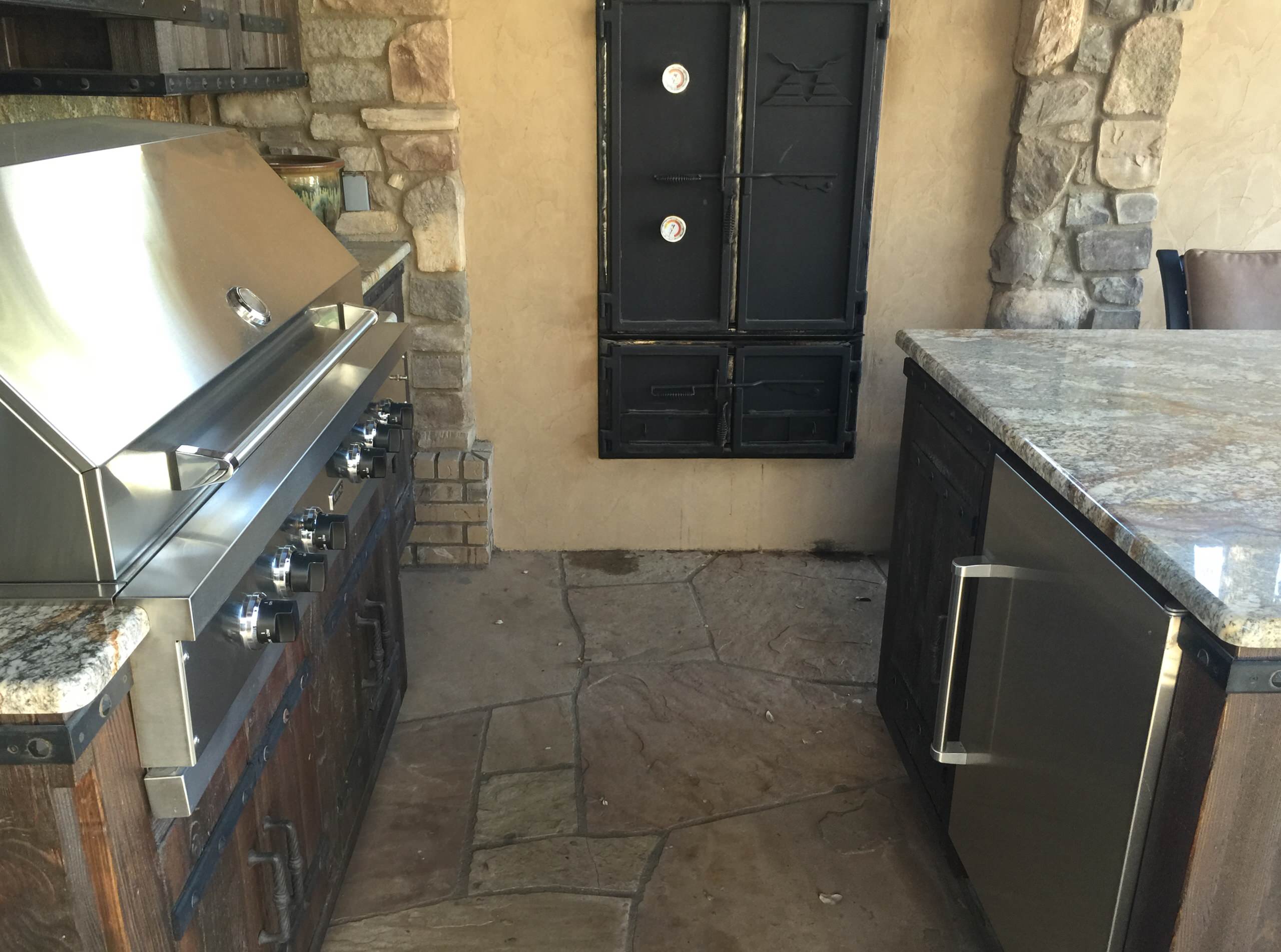 OUTDOOR KITCHEN