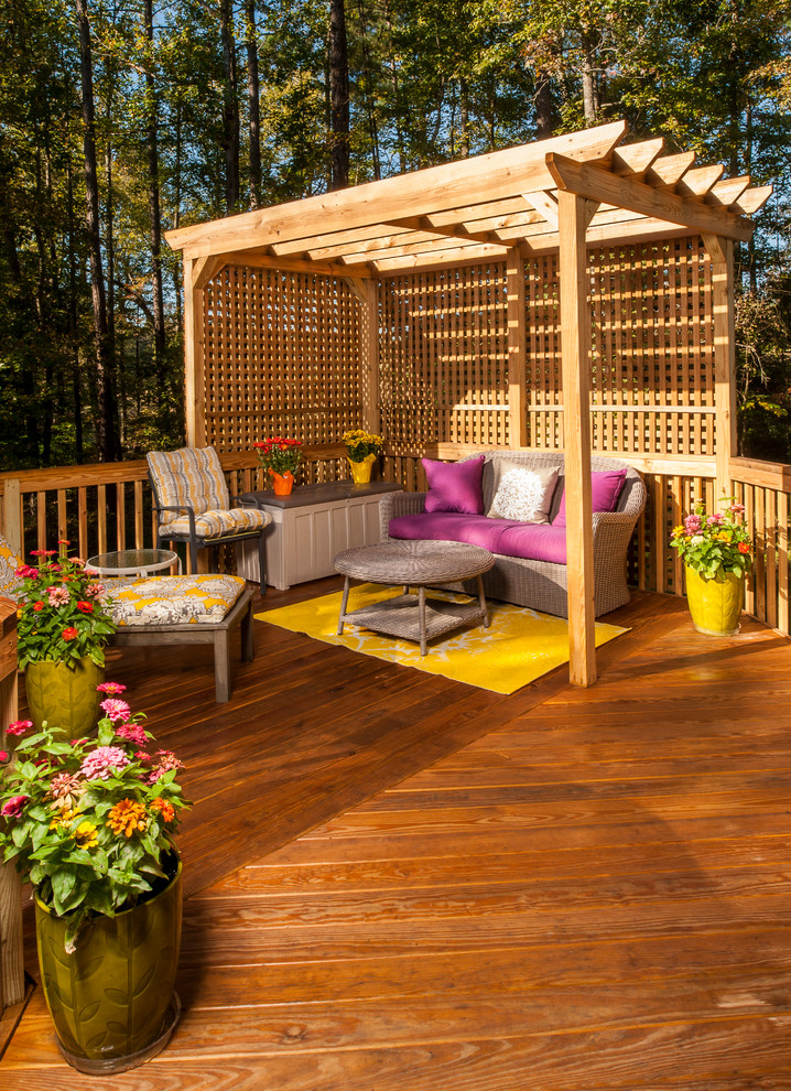 This is an example of a traditional deck in Raleigh.