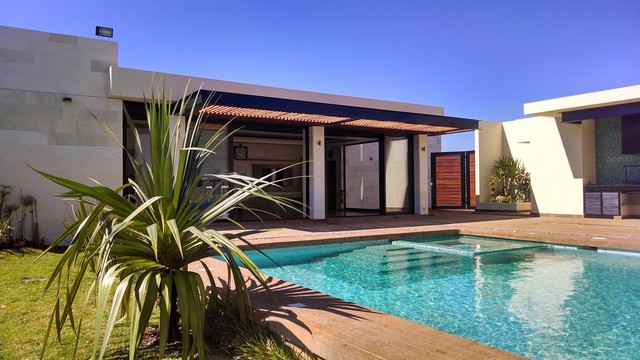 Amsterdam Pool House contemporary-pools-and-hot-tubs
