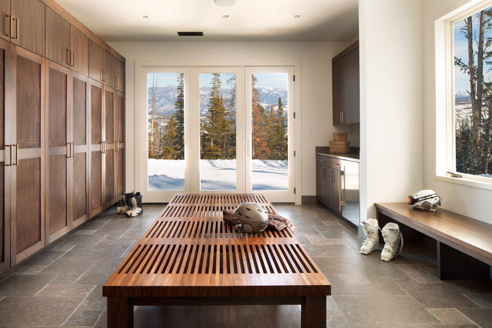 Entryway - rustic entryway idea