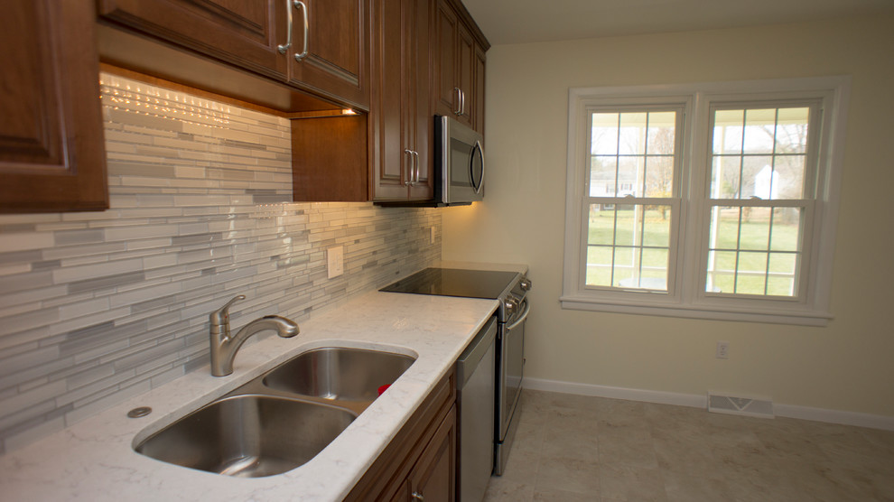 Kitchen - transitional kitchen idea