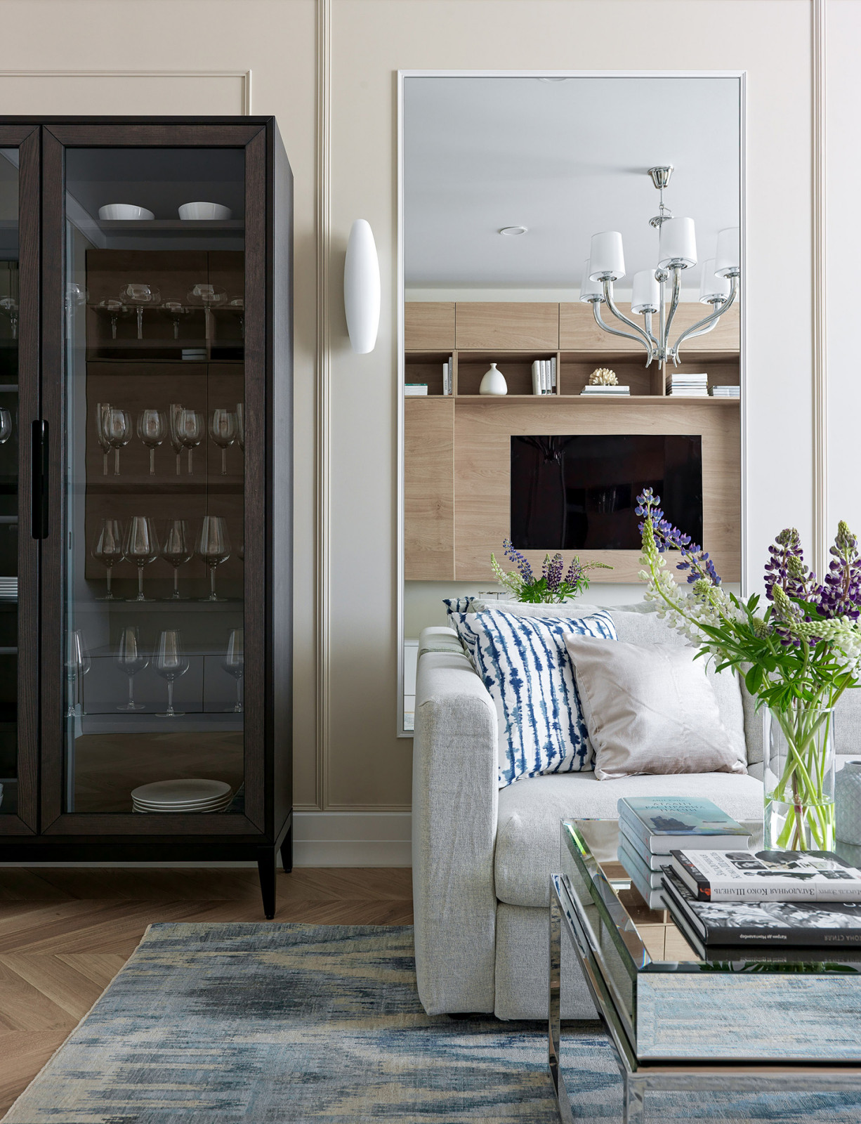 Arartment in Saint-Petersburg by TaupeHome