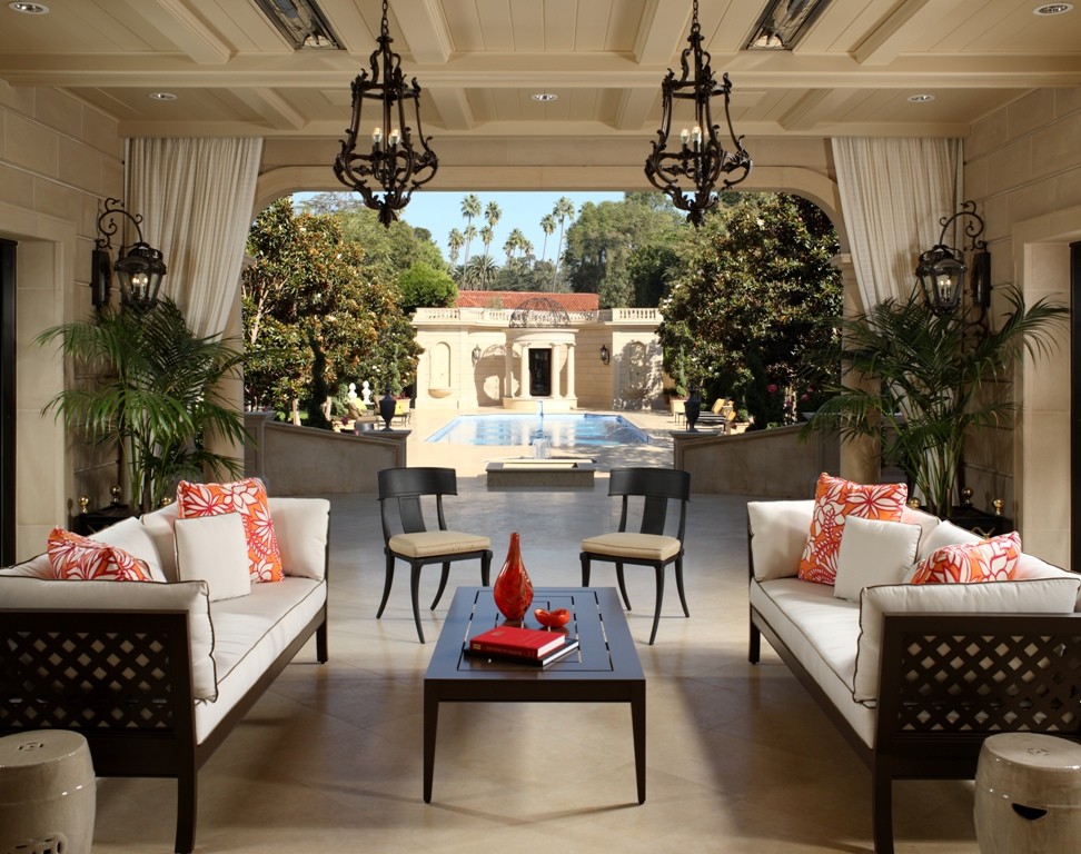 Traditional patio in Los Angeles.