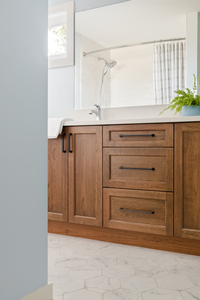 Bathroom - mid-sized transitional kids' bathroom idea in Calgary