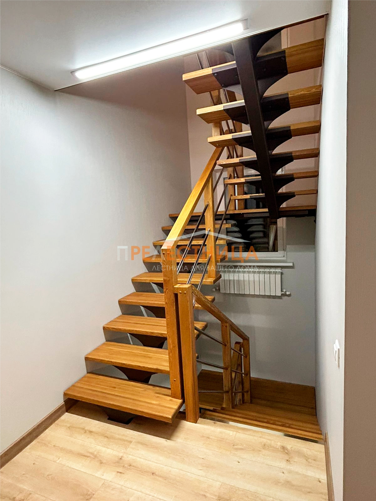 Лестница на центральном косоуре Ассоль-42