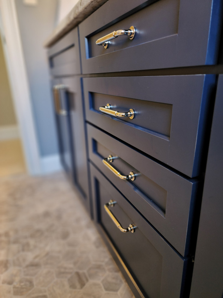 Example of a transitional home design design in Boston