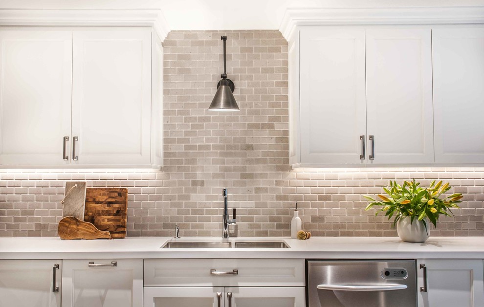 Transitional kitchen photo in Toronto