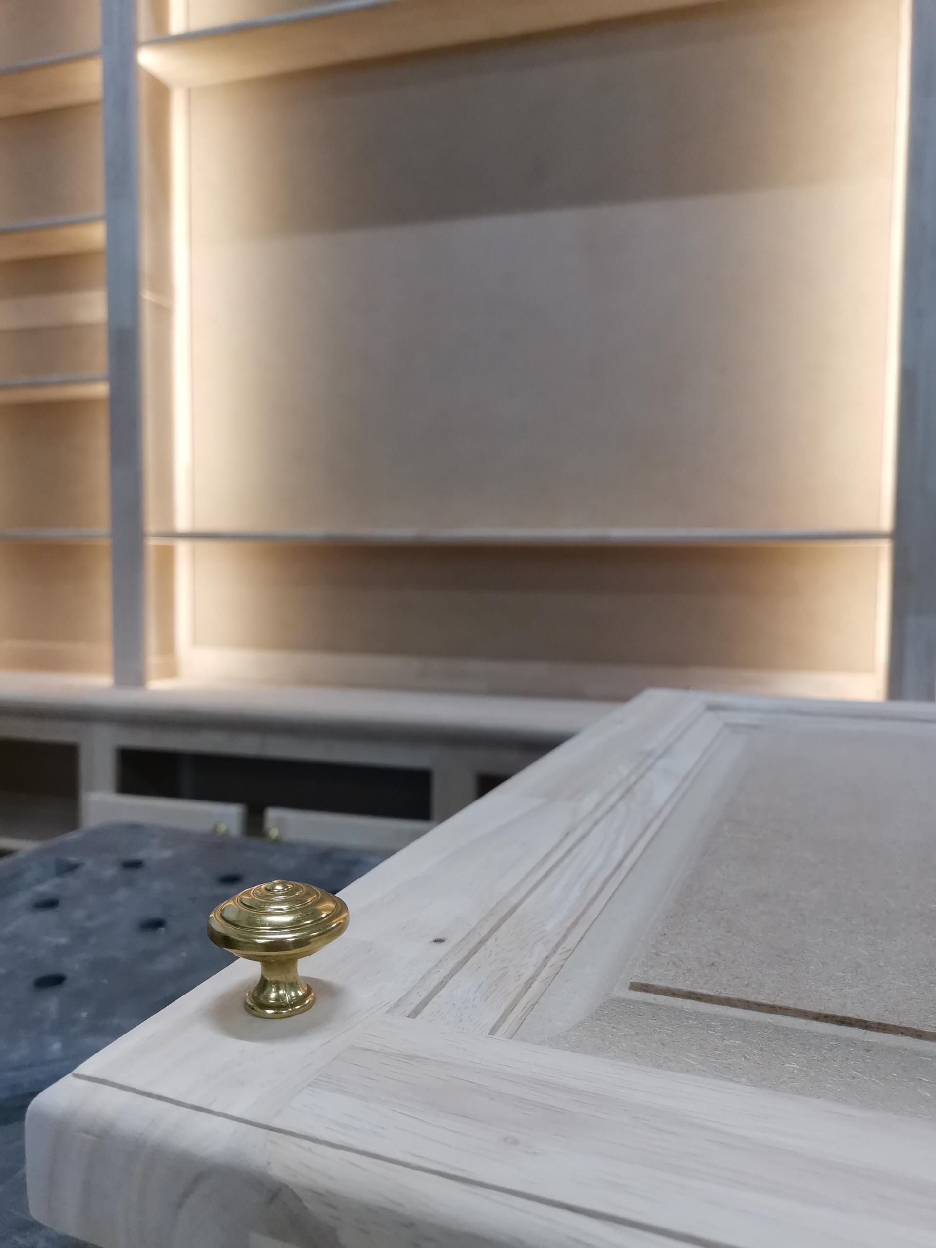 Bibliothèque en menuiserie traditionnelle style 18ème