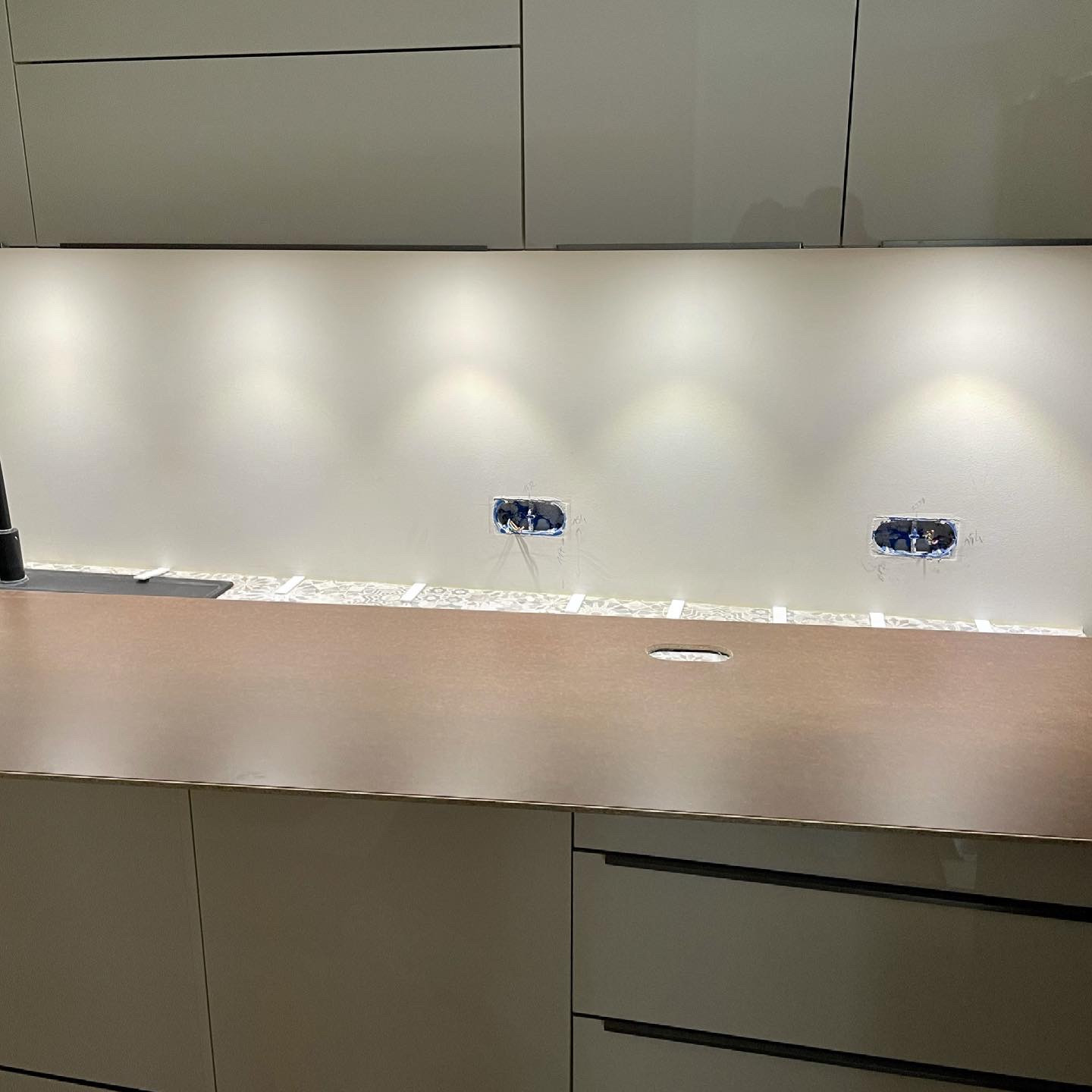 CREDENCE: Installation d'une crédence inox