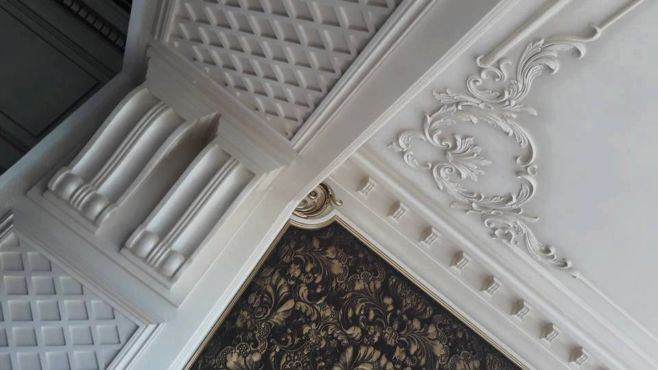 Декорирование гипсовых элементов интерьера