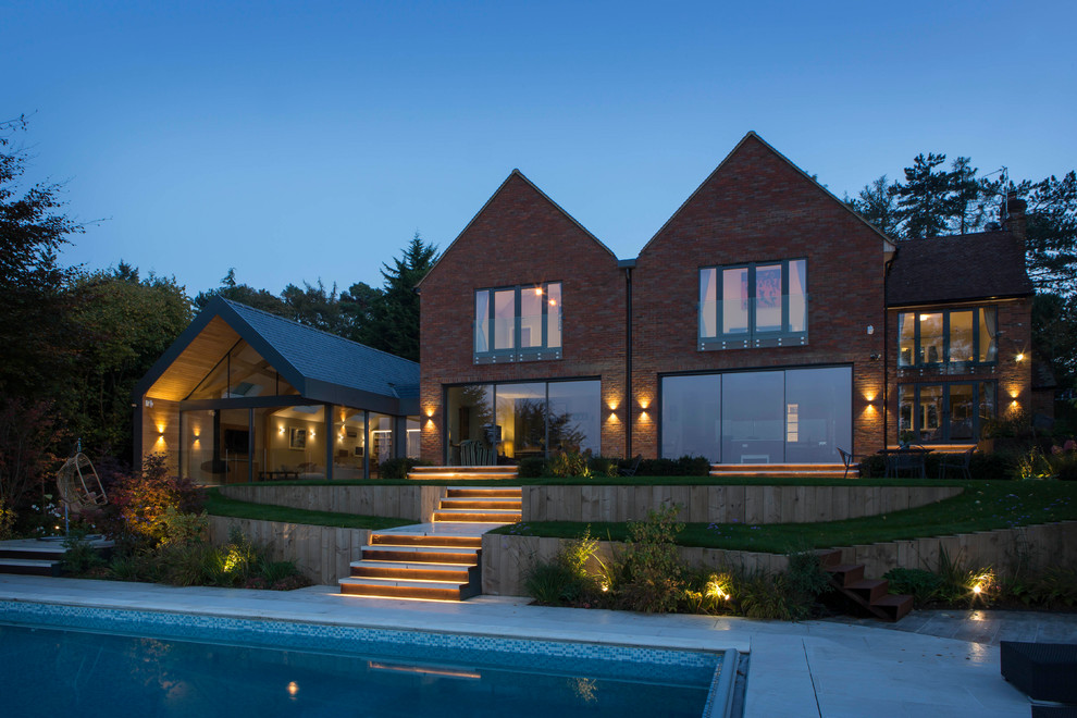 Inspiration for a transitional home design in Buckinghamshire.