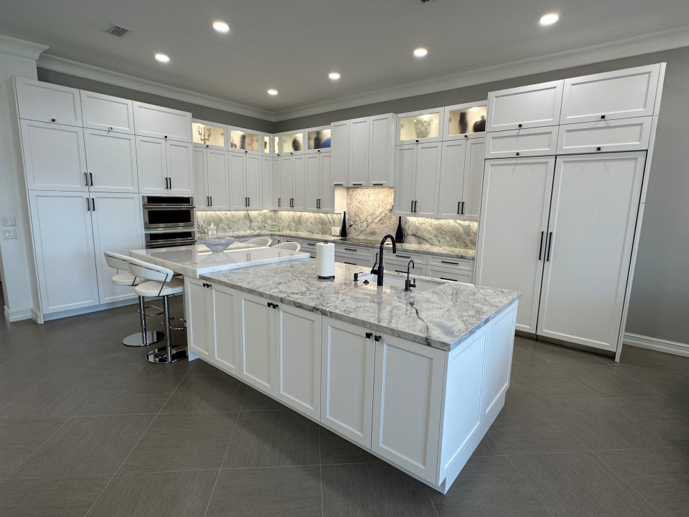 Transitional kitchen photo in Miami
