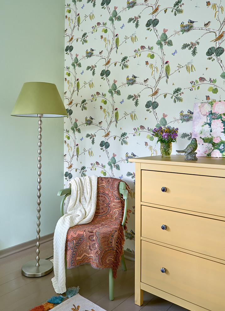 Дача с оранжевыми дверями