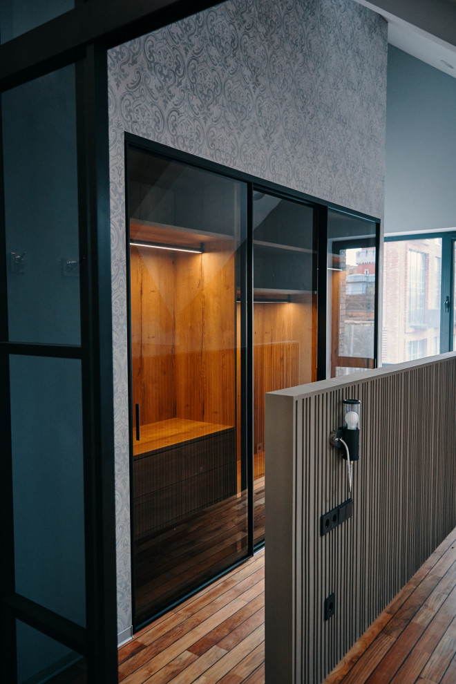 Шкаф-купе raumplus с тонированными дверьми в черном профиле S1200