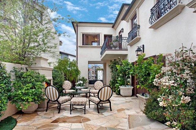 French Statement mediterranean-patio