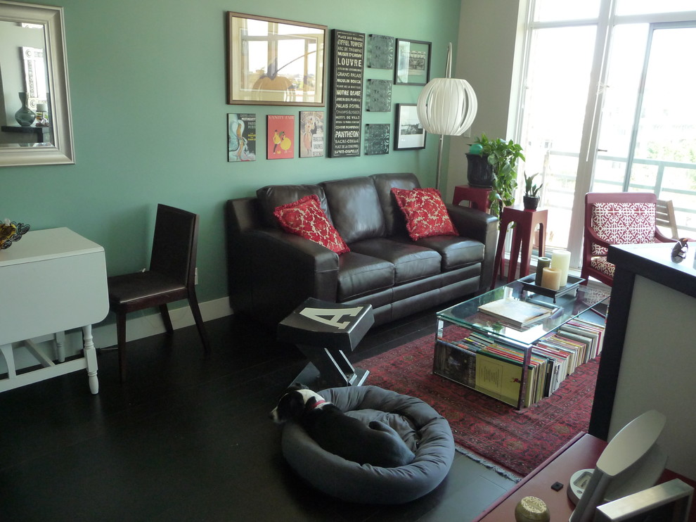 This is an example of an eclectic living room in Vancouver.