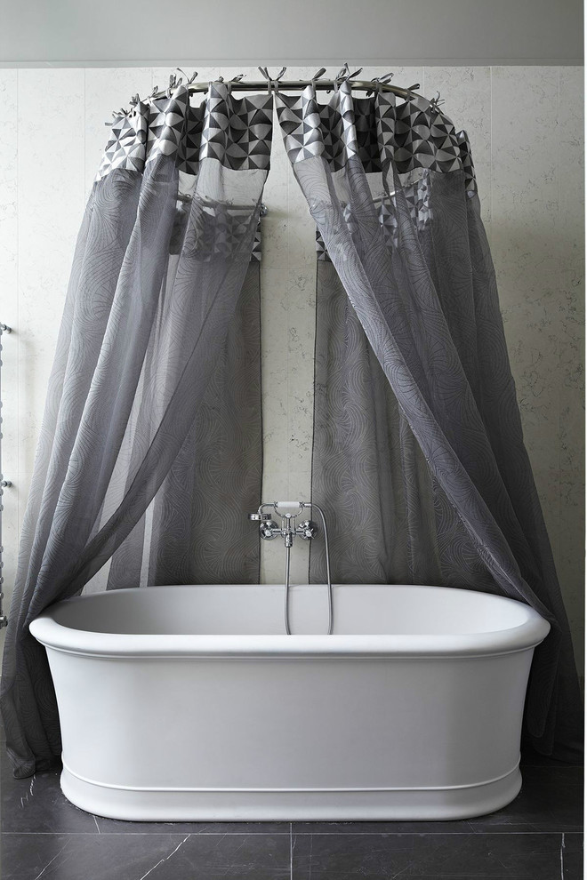 Квартира в трехэтажном особняке на набережной реки Мойки