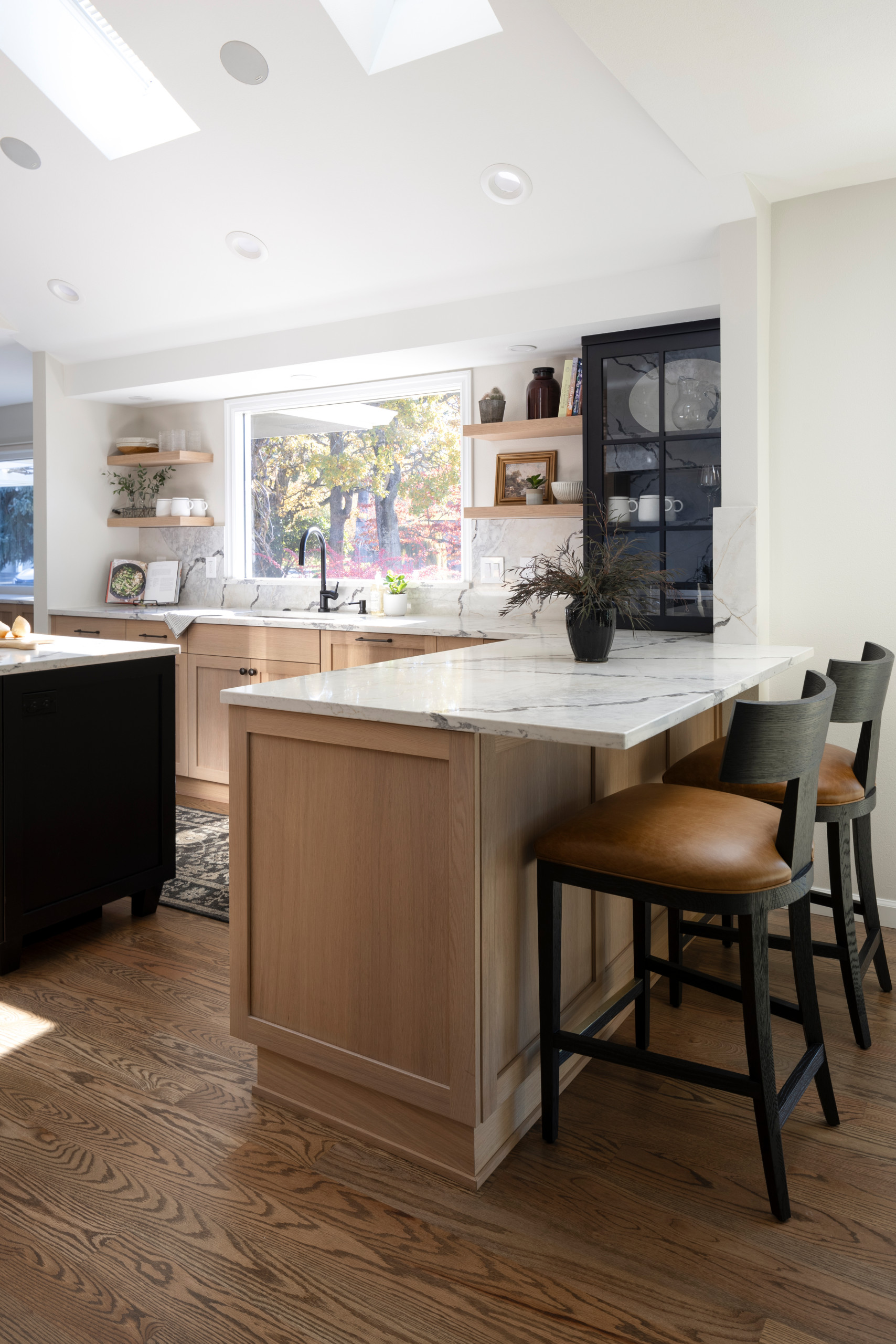 Oak & Onyx Elegance