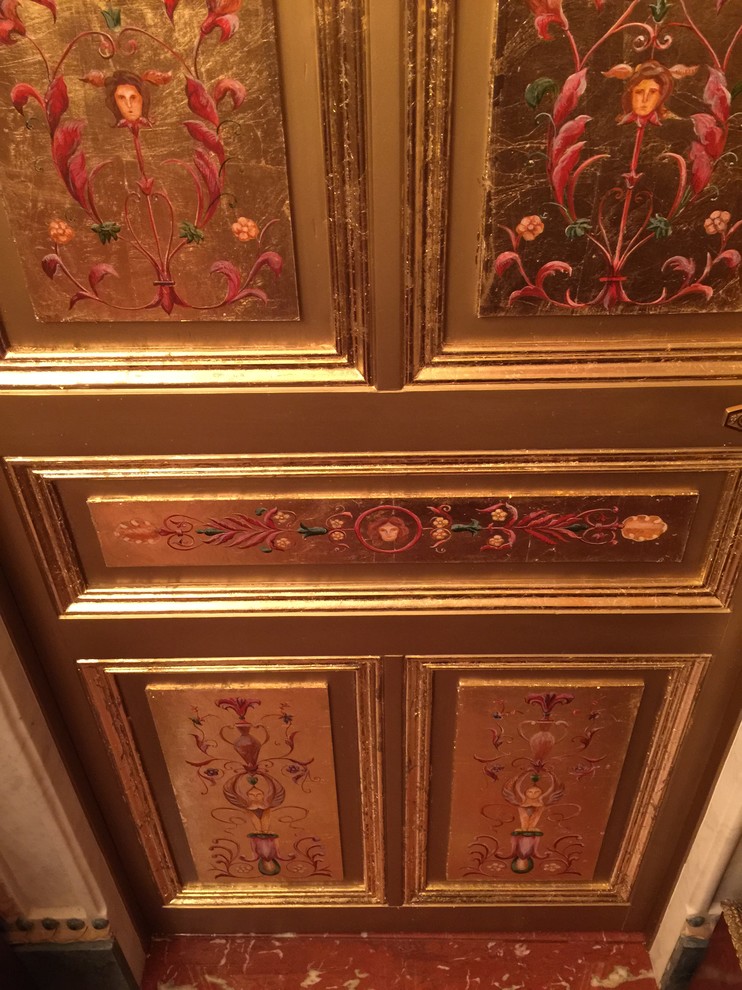 Роспись на двери. Франция