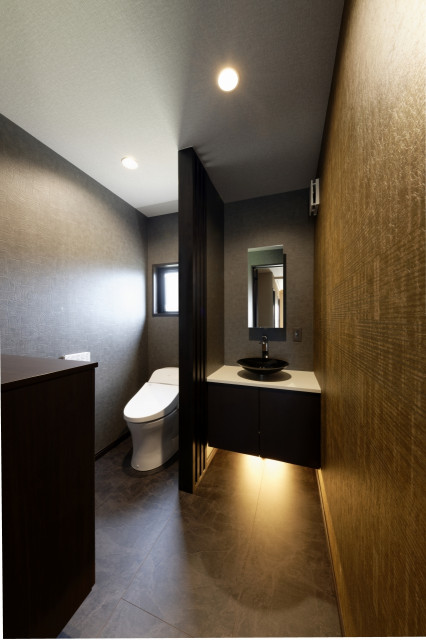 インナーガレージのある家(リフォーム) toilettes