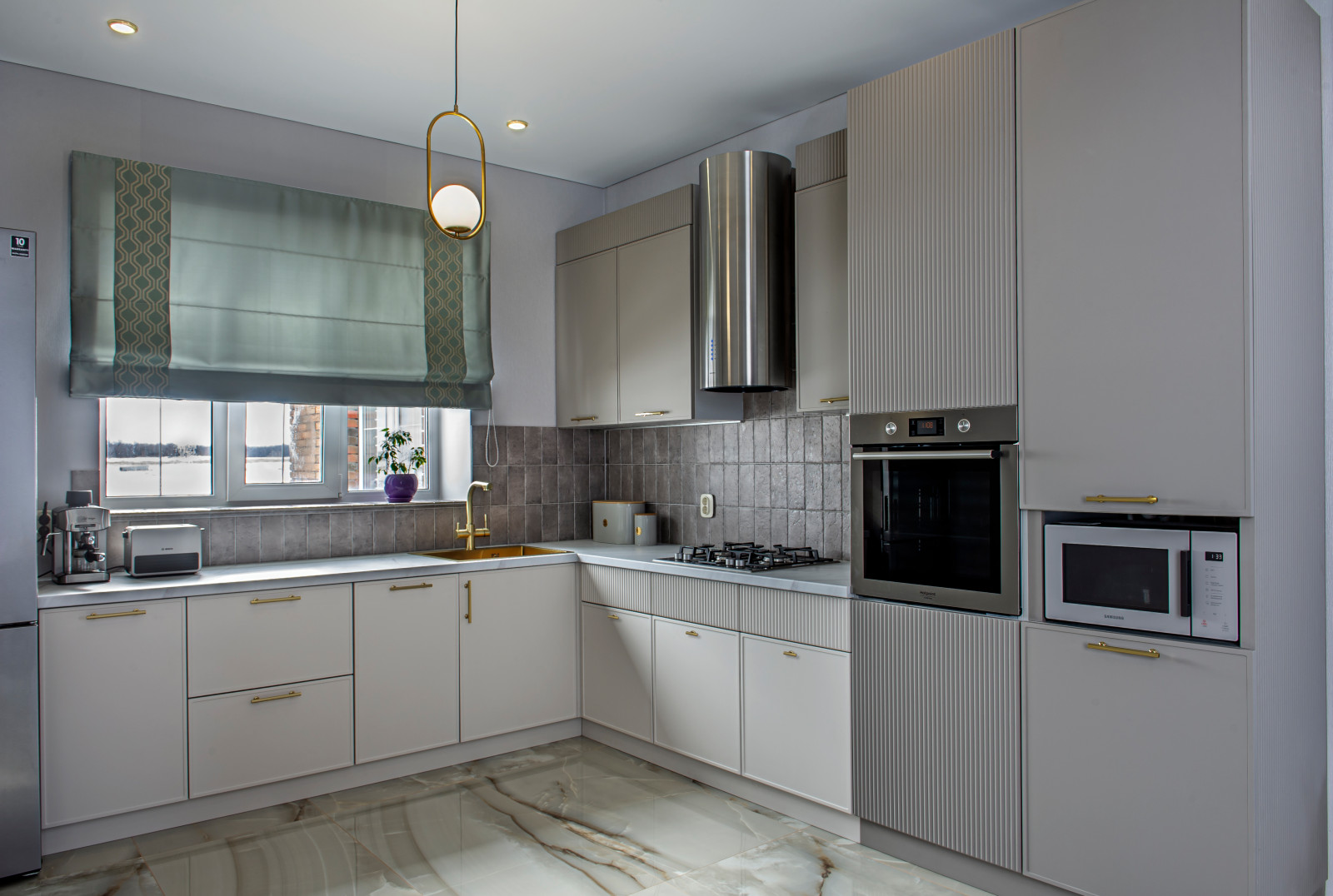 Кухня в коттеджном поселке "Новая Сергеевка"