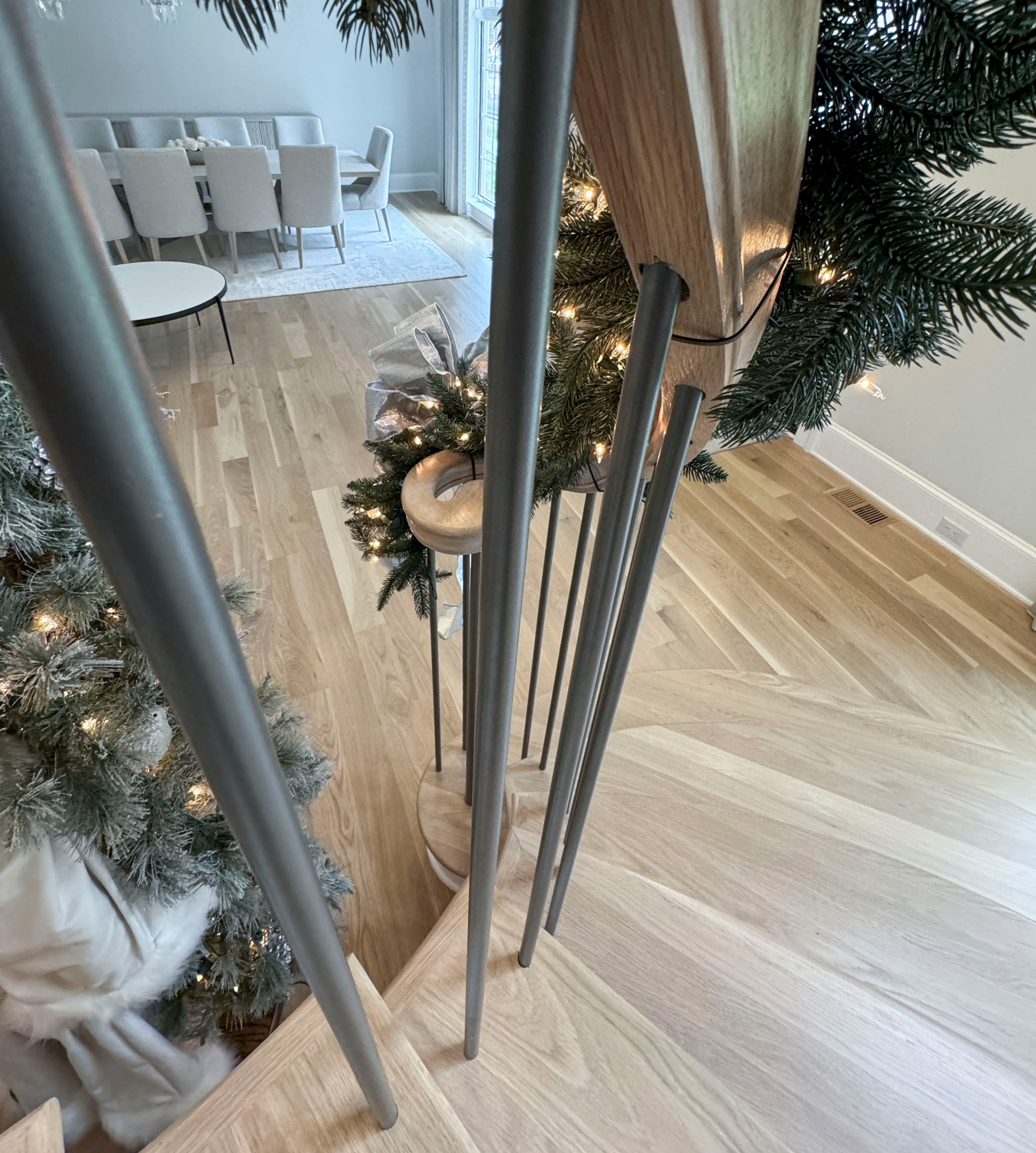 116_Elegant & Eye-catching Curved Staircase, Leesburg VA 20175