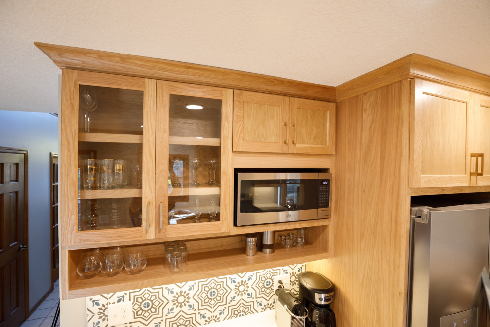 Large transitional u-shaped light wood floor eat-in kitchen photo in Minneapolis with an undermount sink, recessed-panel cabinets, light wood cabinets, quartz countertops, multicolored backsplash, ceramic backsplash, stainless steel appliances, an island and white countertops