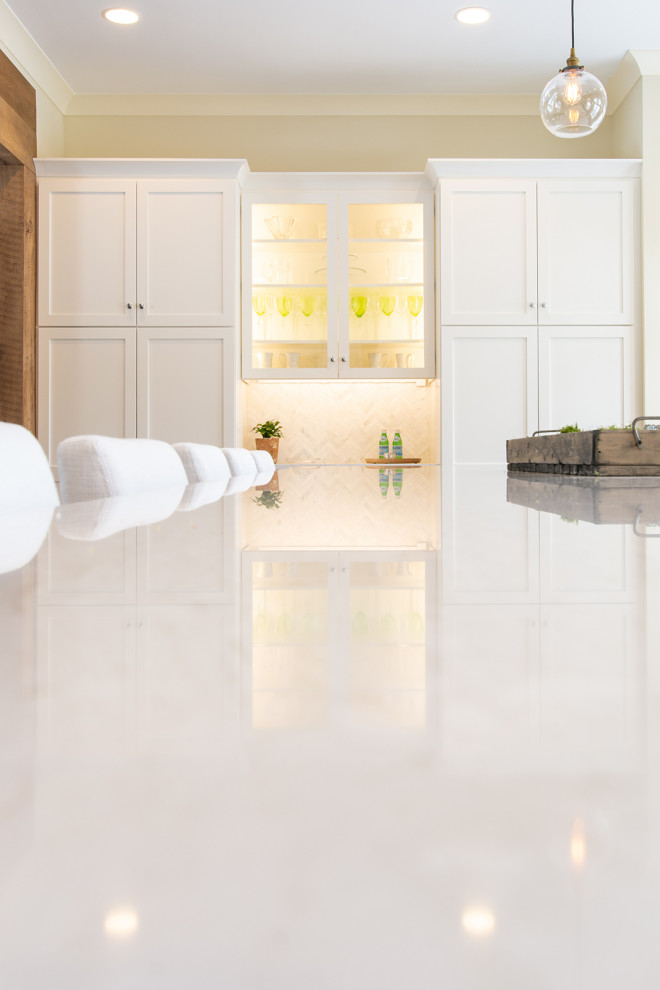 Example of a transitional kitchen design in Columbus