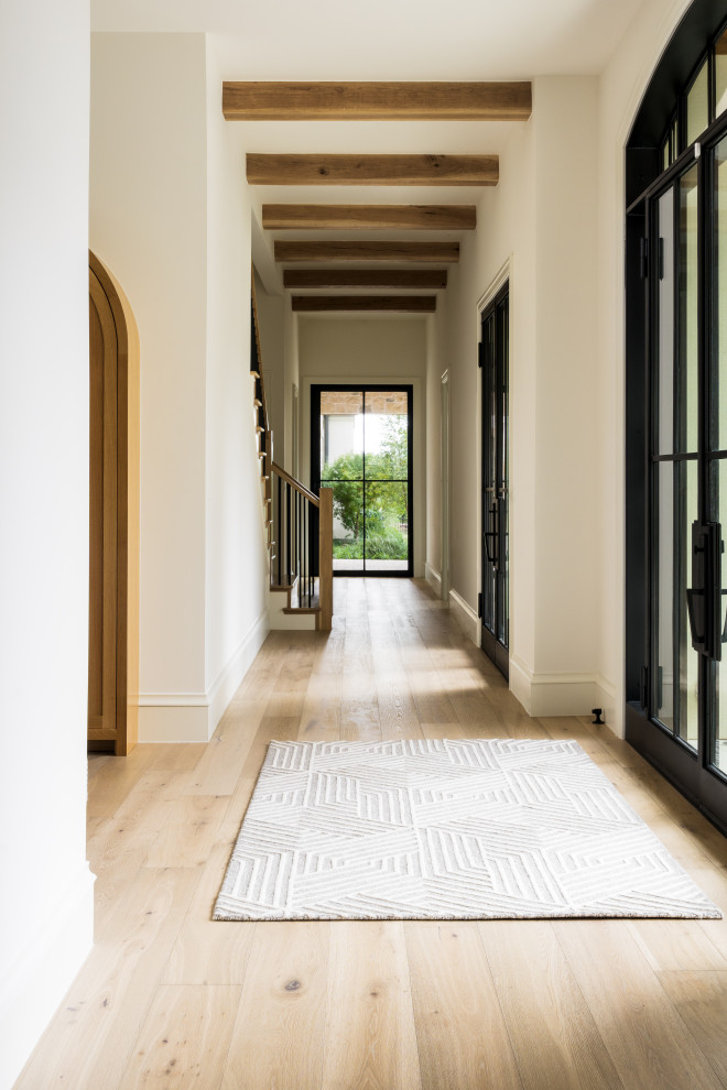Large hallway photo in Dallas