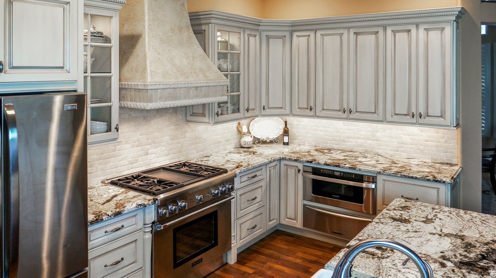 Kitchen - mediterranean kitchen idea in Phoenix