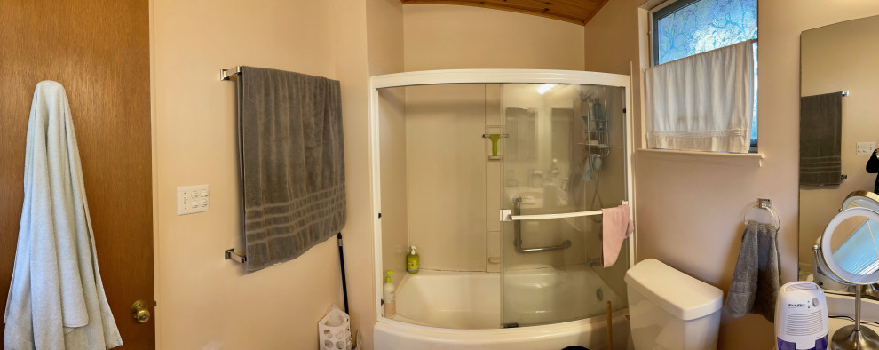 Stacked Tile Master Bathroom in El Cerrito