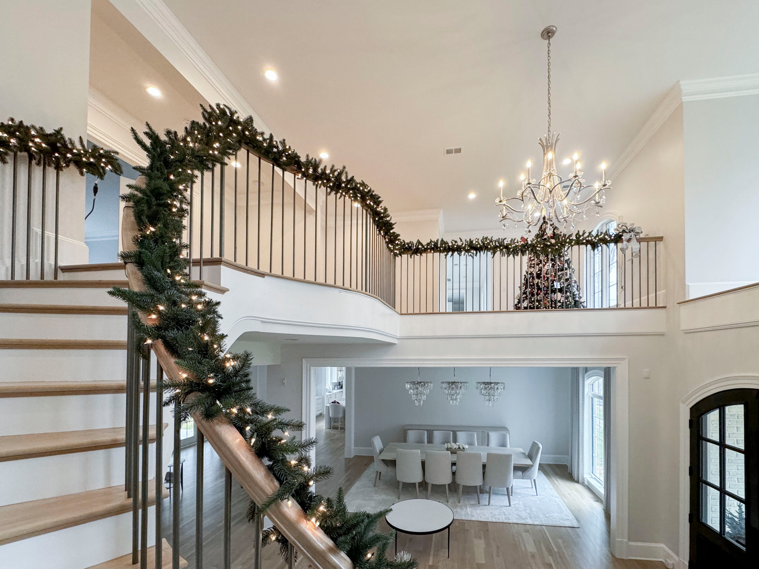 116_Elegant & Eye-catching Curved Staircase, Leesburg VA 20175