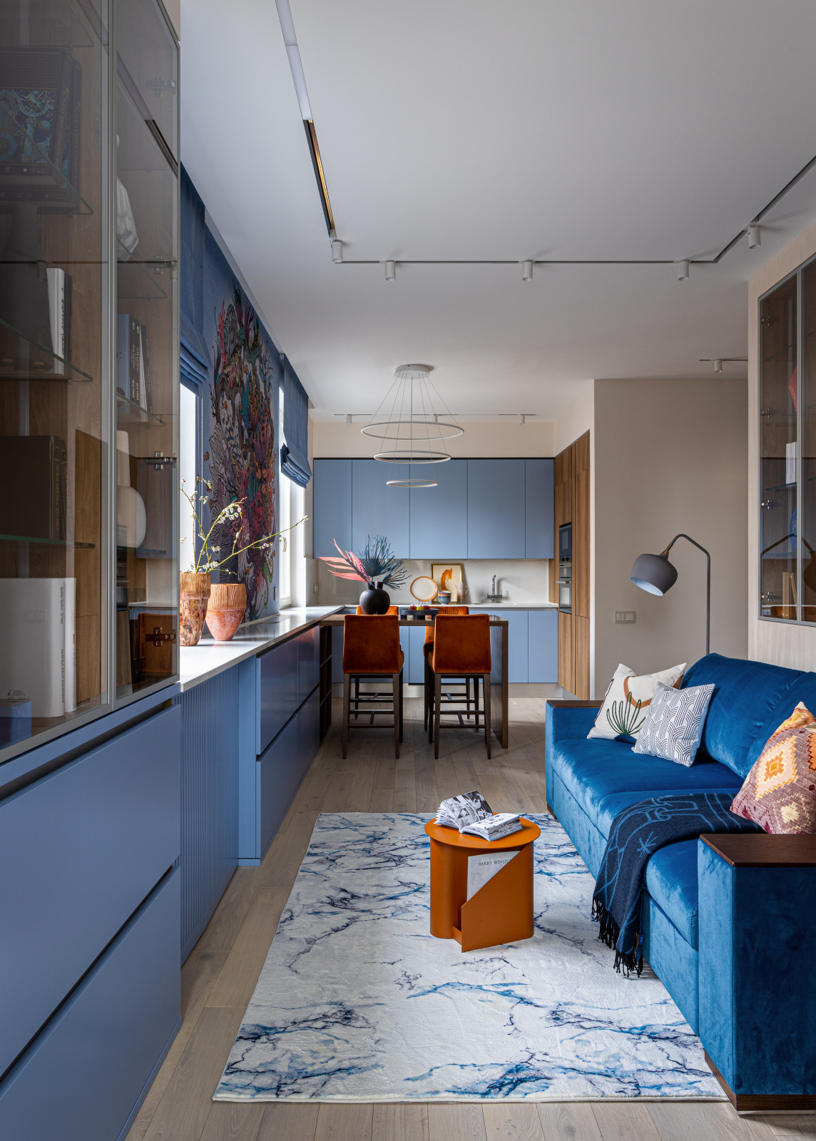 Современный интерьер в ярких цветах