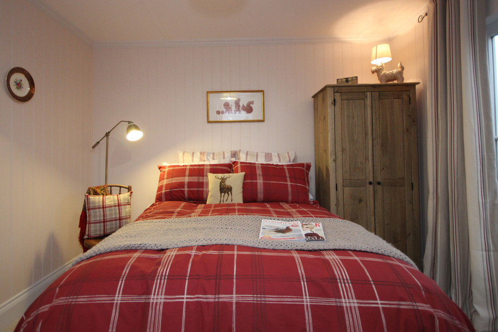This is an example of a traditional bedroom in Glasgow.