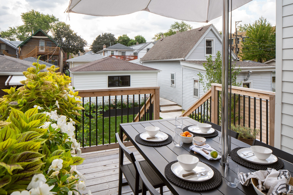 Photo of a transitional landscaping in Chicago.