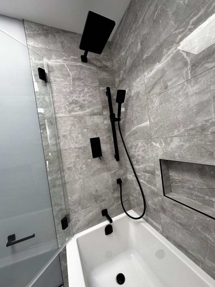 West Graham Place - Traditional Bathroom - London, ON