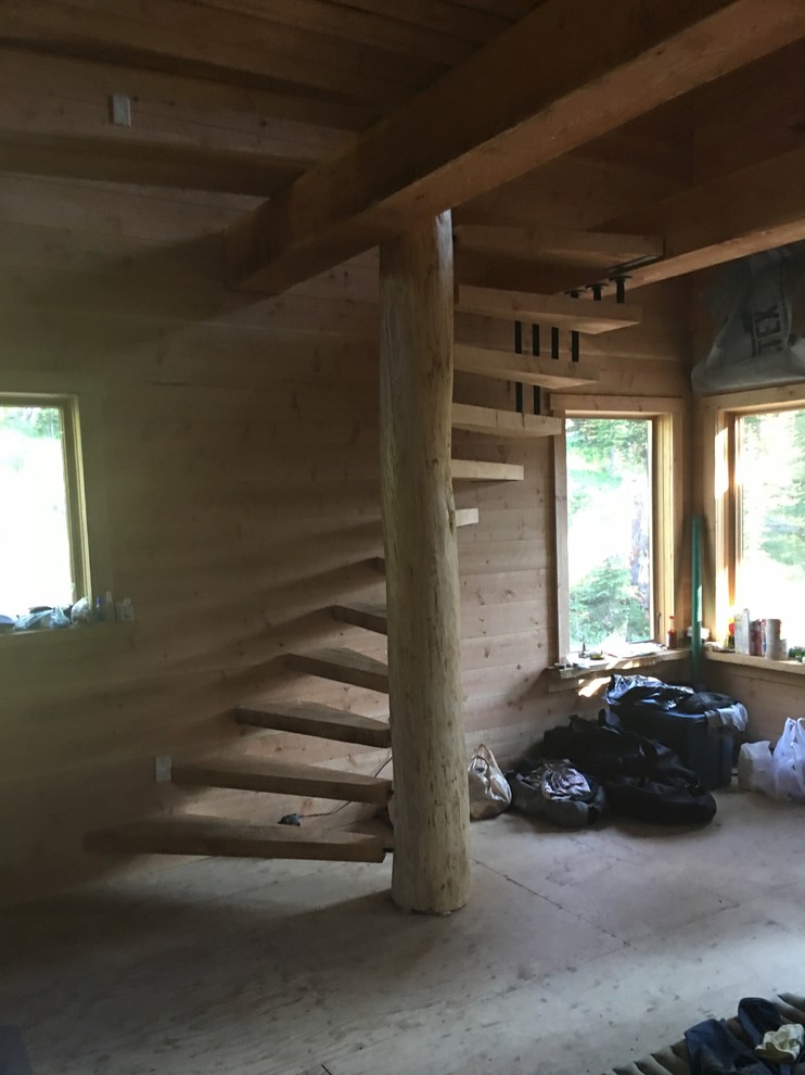 Home design - small rustic home design idea