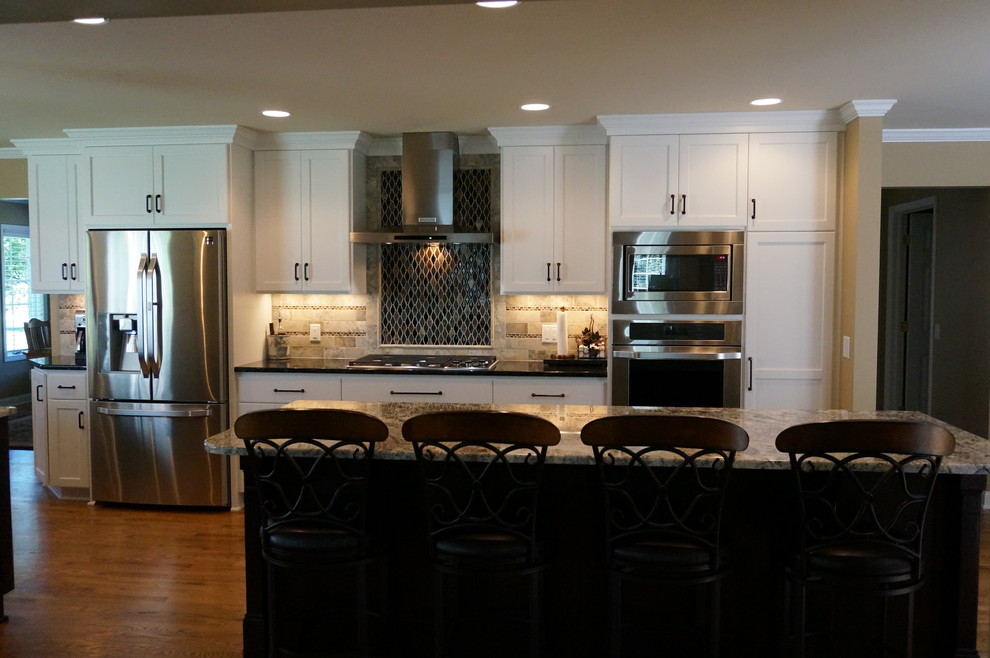 Transitional kitchen photo in Minneapolis