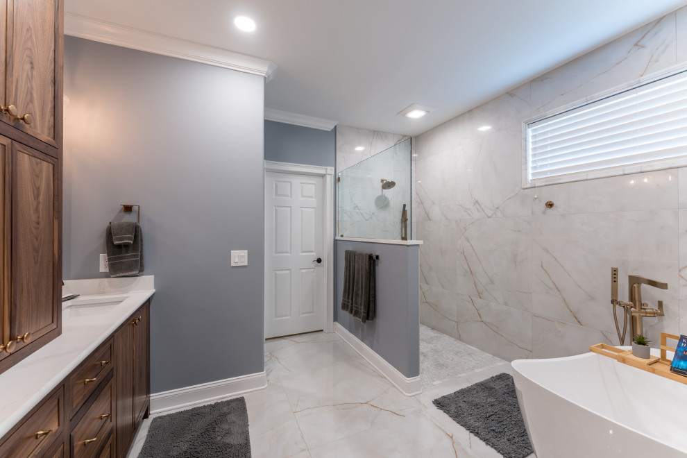 Indian Lake Walnut Bathrooms