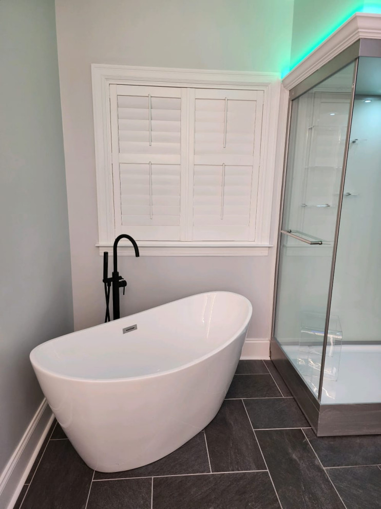 Stand alone tub
