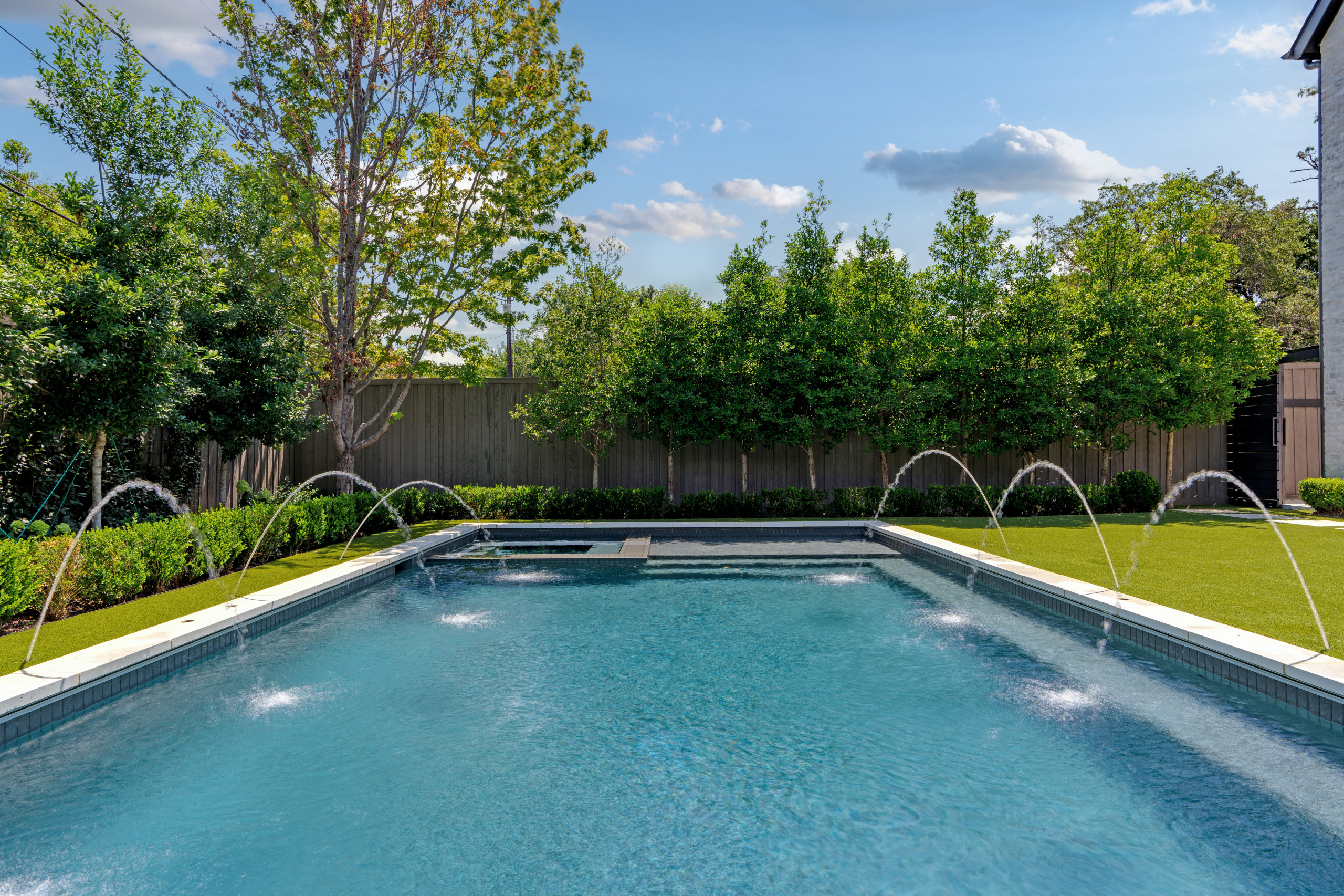 BLUFFVIEW MODERN OASIS