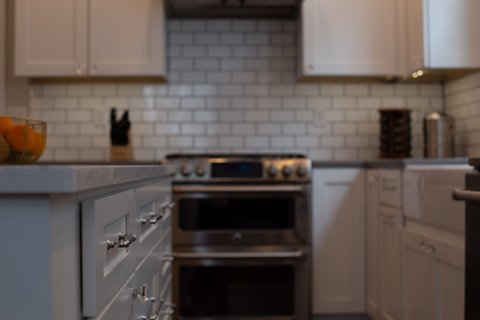 Kitchen - transitional kitchen idea in Cedar Rapids